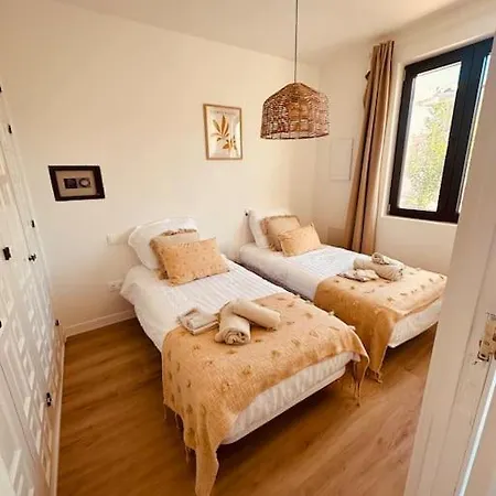 Luxury House Front Line Hébergement de vacances Marbellac