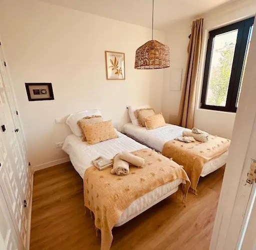 Luxury House Front Line Hébergement de vacances Marbellac