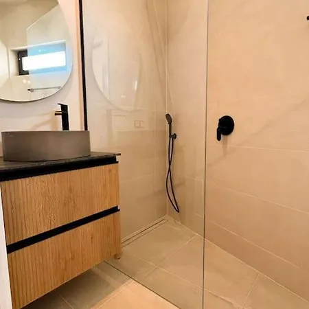 Luxury House Front Line Hébergement de vacances *