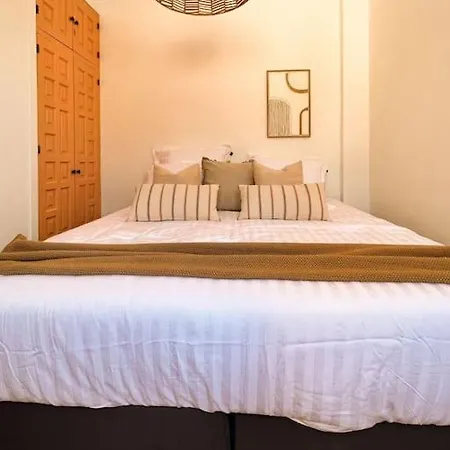 Luxury House Front Line Hébergement de vacances Marbellac